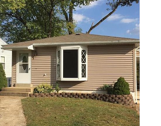 3rd image of 2328 Pecan Dr