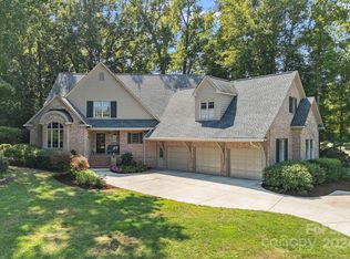 19316 River Falls Dr, Davidson, NC 28036