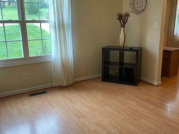 3rd image of 1022 Brentwood Ave