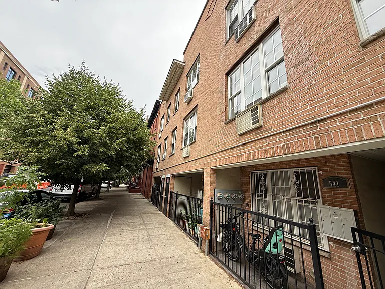 541 Gates Ave #2 — Photo 12