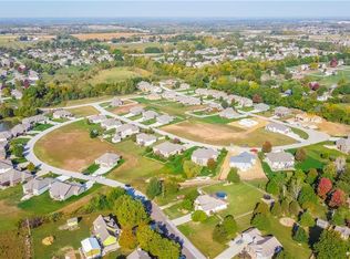 15308 Pine Rdg, Basehor, KS 66007