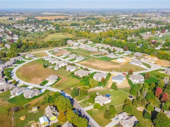 15308 Pine Rdg, Basehor, KS 66007