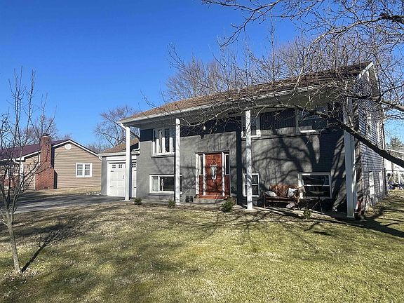 3rd image of 723 S Village Dr