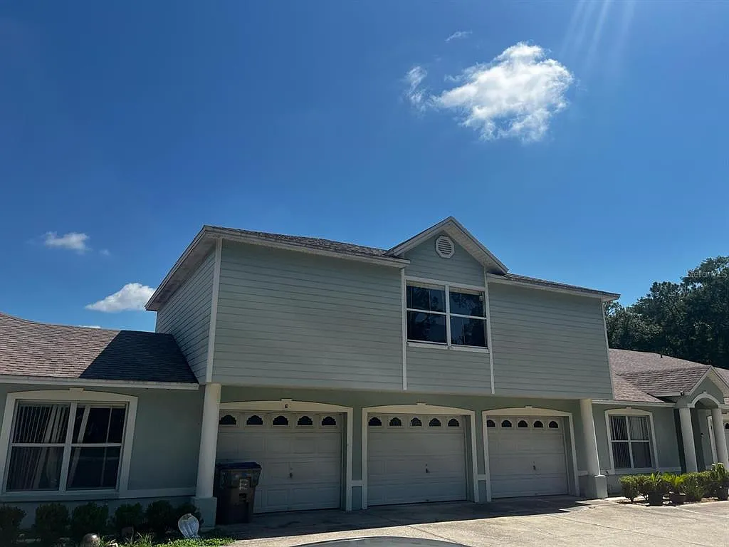 3 bed, 1.0 bath, 1026 sqft, $1,850 — Photo 1