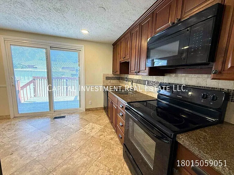 1102 E Sego Lily Dr — Photo 3