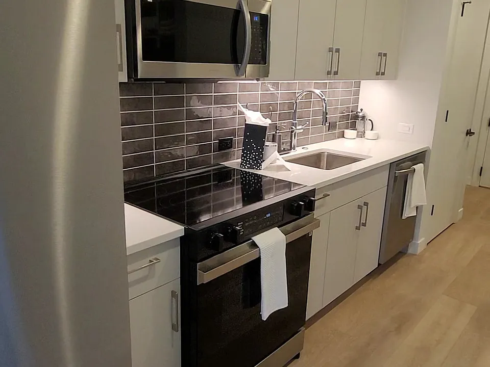1050 W Van Buren St #1403