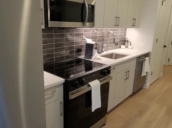 1050 W Van Buren St #1403, Chicago, IL 60607