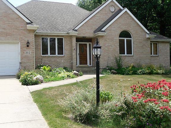 Lovely all brick ranch home!