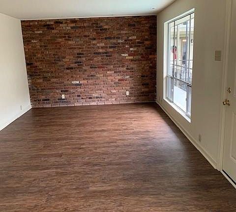 4th image of 310 Jewel St APT 1B