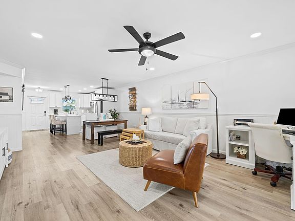 5th image of 2400 NE 36th Street #3