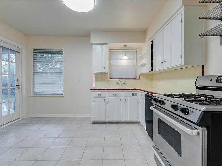4026 Omeara Dr — Photo 7