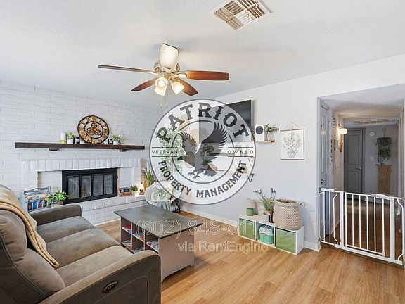 3rd image of 307 W Wickieup Ln