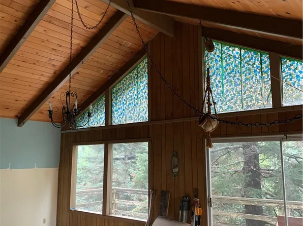 608 Arrowhead Villa Rd, Lake Arrowhead, CA 92352