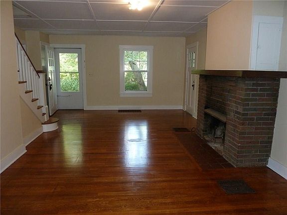 3rd image of 913 Xenia Ave