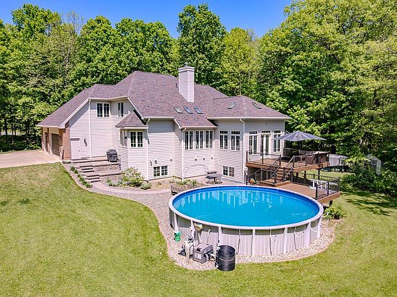 4th image of 225210 MAPLEWOOD DRIVE