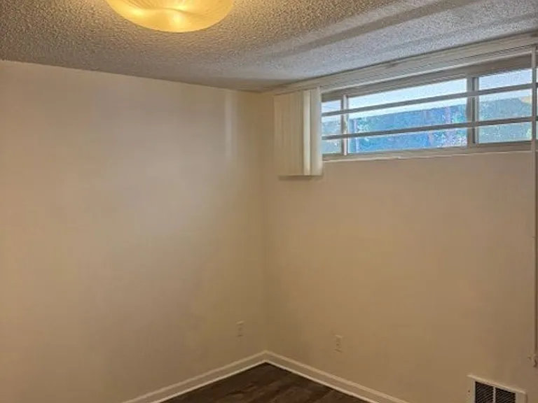 Four Seasons - 1 Bedroom Units available with amazing views by the water. Parking spots available! — Photo 8