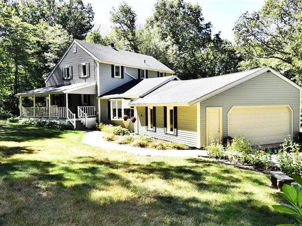 287 Tomaquag Rd, Ashaway, RI 02804