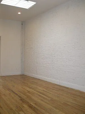 Rented by Tower Brokerage | media 24