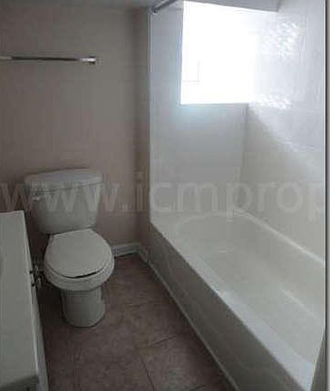 4th image of 3250 N Lakewood Ave #2-3250-CH1