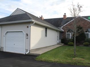 12 Castle Hill Rd #B, Agawam, MA 01001