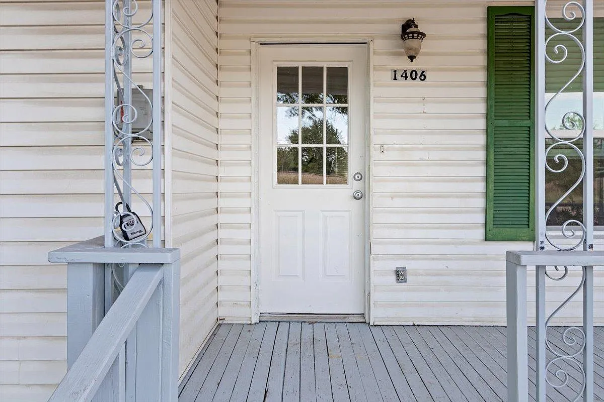 2 bed, 784 sqft, $1,300 — Photo 4