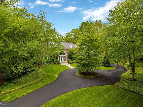 5th image of 1110 Brook Valley Ln