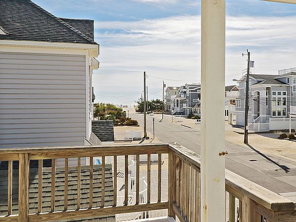 5th image of 9711 Beach Ave
