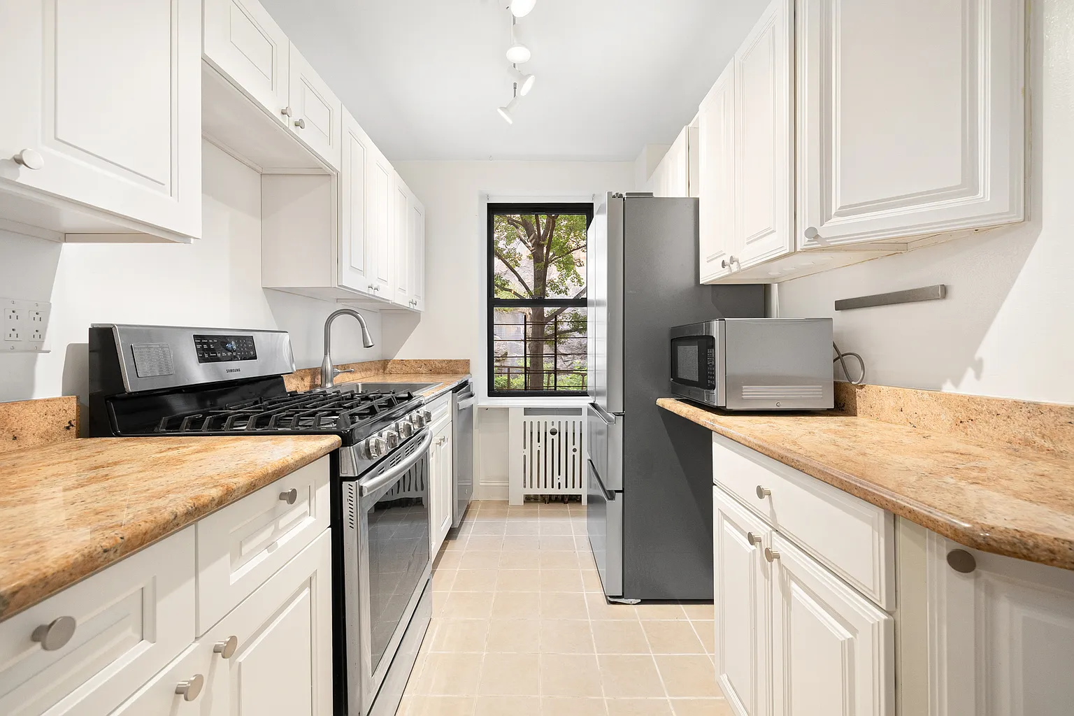 295 Bennett Ave #4E photo 1