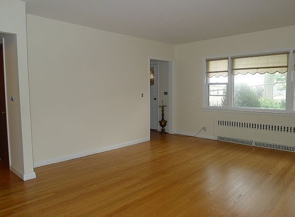 2nd image of 130 Sweetfield Cir