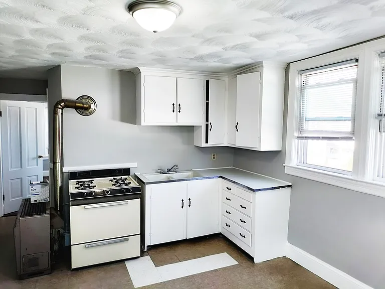 230 Washington St #3 — Photo 2