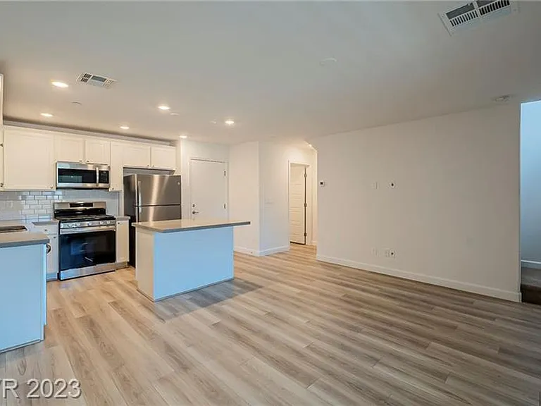 689 Omaggio Pl — Photo 4