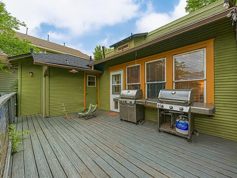 2834 Salado St — Photo 40