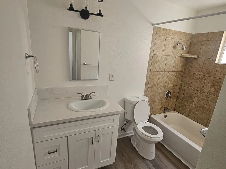 Riverglen Apartments — Photo 5