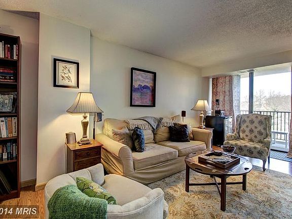 3rd image of 2300 Pimmit Dr APT 205