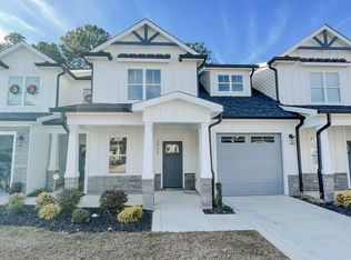 3039 Candlelight Dr, Fayetteville, NC 28311