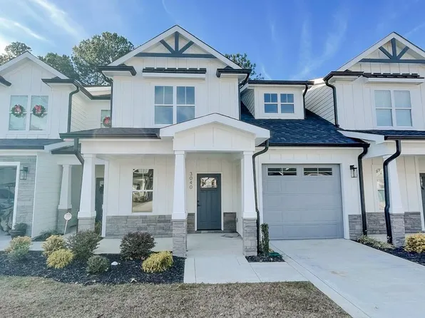 3040 Candlelight Dr, Fayetteville, NC 28311