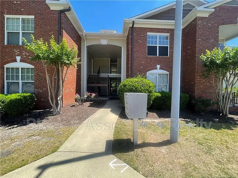 5097 Meadowland Ct — Photo 2