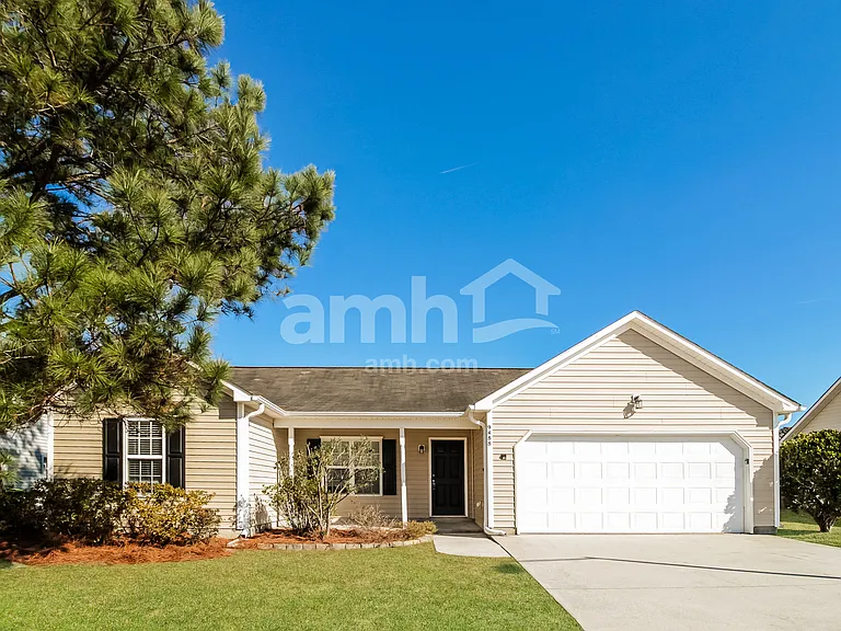 9488 NE Huckabee Ct — Photo 1