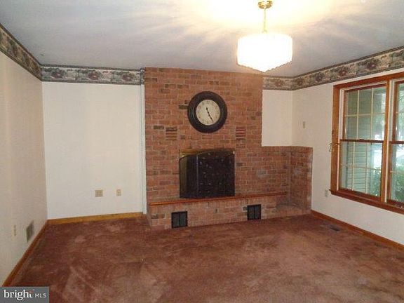 3rd image of 84 W Mountain Top Dr
