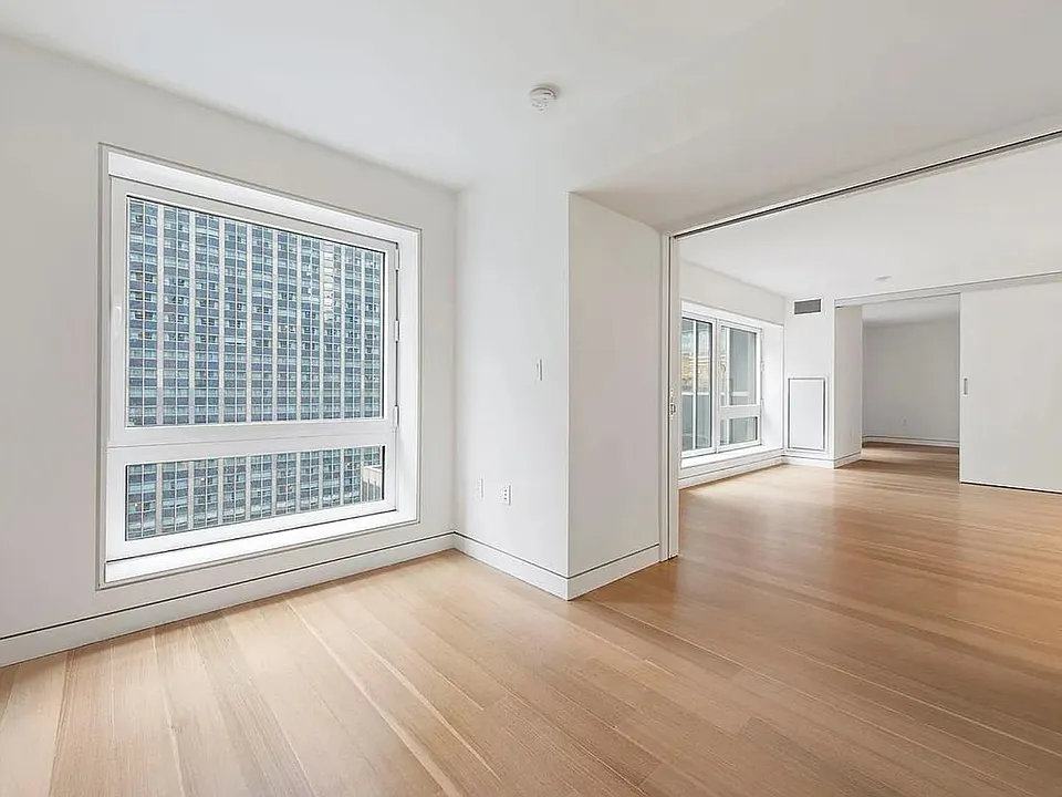 135 W 52nd St #16F