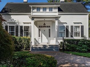 617 Paramus Rd, Paramus, NJ 07652