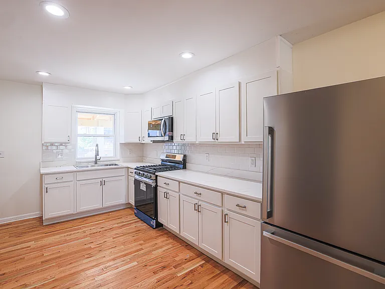 2729 E Monument St — Photo 11