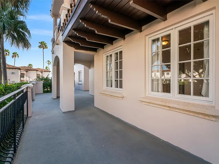 19112 Fisher Island Dr #19112 — Photo 8