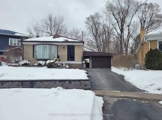 56 Courton Dr #E04, Toronto, ON M1R 1K8