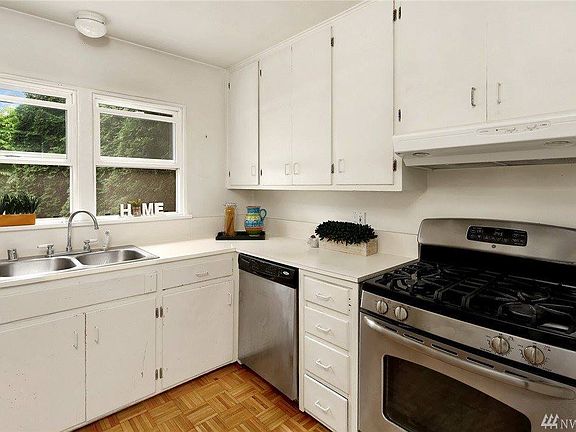 4th image of 2900 Lorraine Ellis Ct