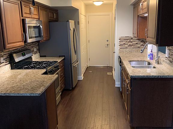 4th image of 9371 Bradford Ln