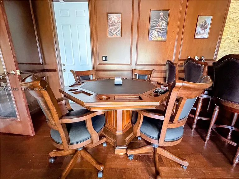 10445 Canterbury Ct — Photo 50