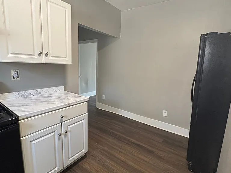 1105 S Greenwood Ave — Photo 9