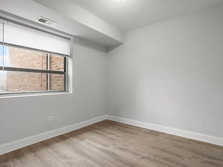 7616 N Marshfield Ave — Photo 48