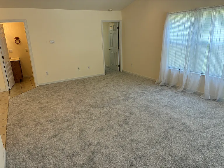 413 Moore St #A — Photo 8